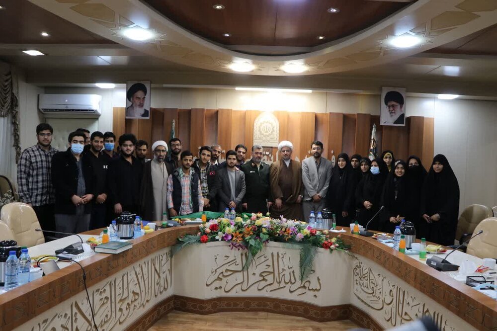 دیدار و تجلیل دانشجویان دانشگاه قم از فرماندهی  انتظامی استان