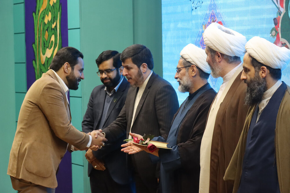 اختتامیه طرح «حافظون رضوی» در حرم مطهر رضوی برگزار شد | تجلیل از ۵۰۵ حافظ قرآن کریم