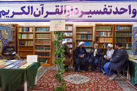 تصاویر/ نمایشگاه کتاب در مقبره شیخ طبرسی حرم مطهر رضوی