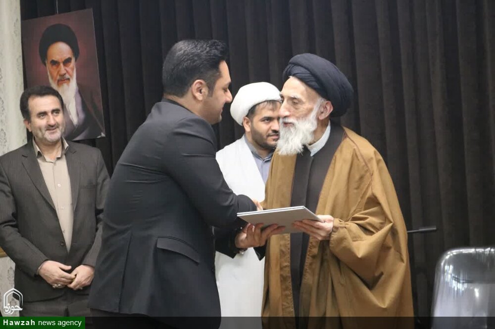 تقدیر مدیر حوزه علمیه استان همدان از خانواده شهید کلوندی + عکس