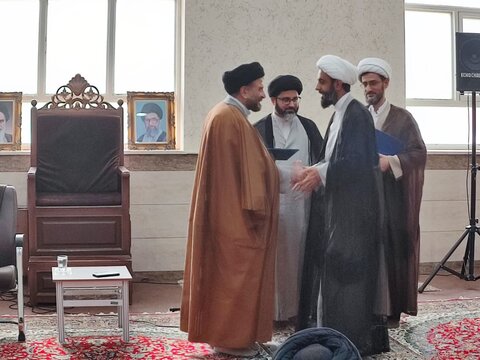 با حکم مدیر حوزه علمیه خوزستان، حجت الاسلام آریاخاکی،  مدیر مدرسه علمیه ولی عصر(عج) اهواز شد