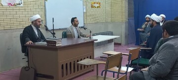 گزارشی از میزگرد "اعتراض یا اغتشاش، ریشه‌ها و برون‌رفت‌ها" / نخبگان حوزه و دانشگاه وارد میدان جهاد تبیین شوند