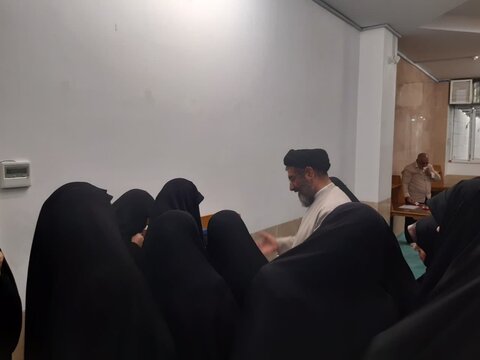 کتابداران مدارس علمیه خواهران  یزد از کتابخانه تخصصی تفسیر بازدید کردند
