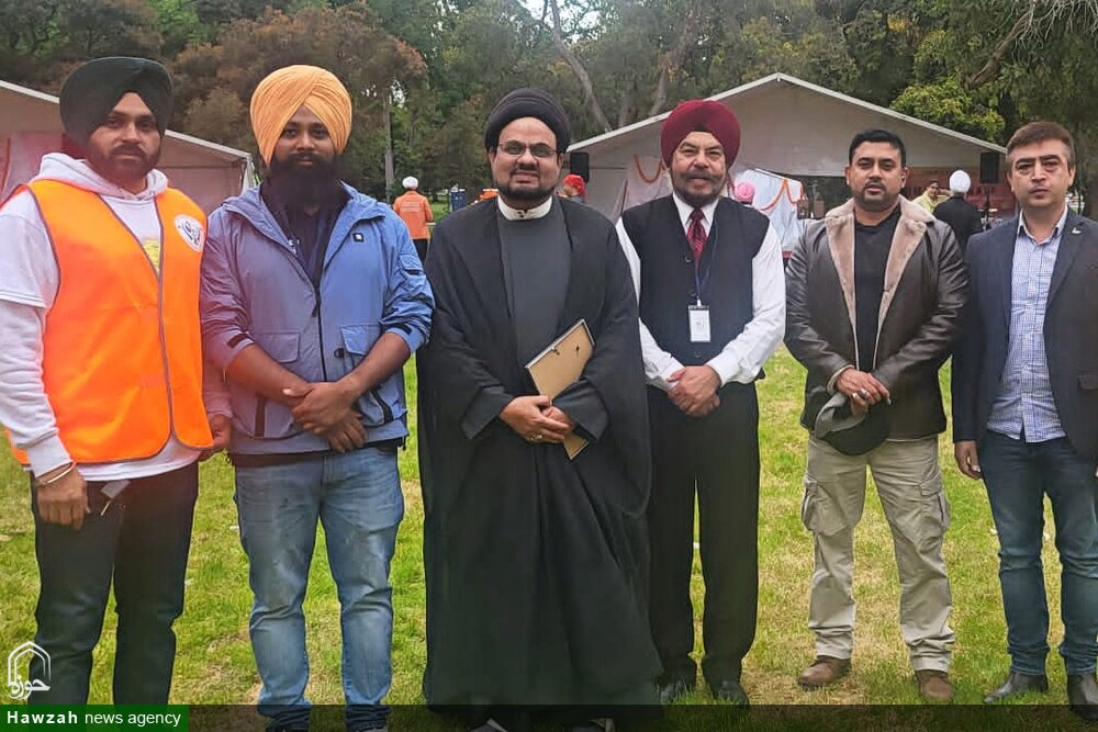 آسٹریلیا کی سکھ برادری نے مولانا ابوالقاسم رضوی کو بین المذاہب خدمات کے لئے پیش کیا  مومنٹو