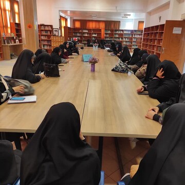 مقالات با یک تک سؤال به سراغ مسئله خاص می روند و نقطه‌زن هستند