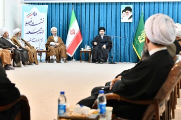 ائمه جمعه محور وحدت در شهرها باشند