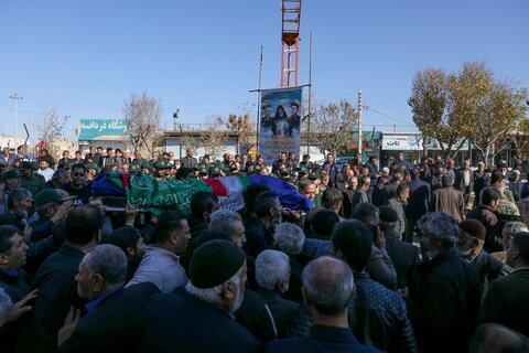 تصاویر / مراسم تشییع مادر سرداران شهید محمد رضایی با حضور نماینده ولی فقیه در استان قزوین