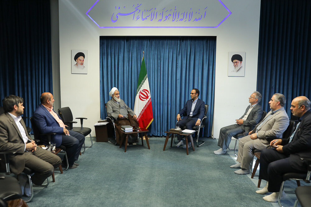 برخی به اسم کمک به مسجد نام مسجد را خراب می کنند