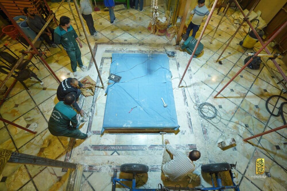 جناب رقیہ (سکینہ) کے روضے میں نئی ضریح نصب کی جارہی ہے