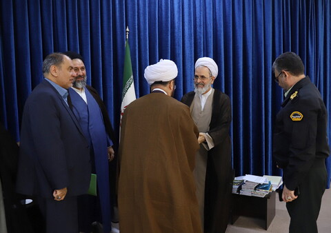 تصاویر/ دیدار رئیس سازمان عقیدتی سیاسی انتظامی  با آیت الله اعرافی