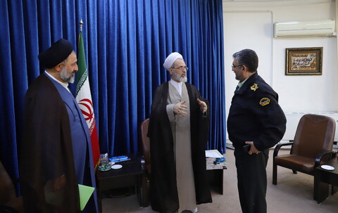تصاویر/ دیدار رئیس سازمان عقیدتی سیاسی انتظامی  با آیت الله اعرافی