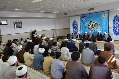 تصاویر/ نشست اساتید و طلاب مدرسه تخصصی فقه امام کاظم (ع)  با حضور آیت الله اعرافی