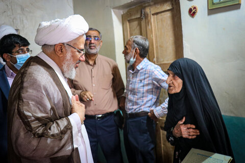 دیدار نماینده ولی فقیه در استان هرمزگان با خانواده «شهید جعفر بانوج»