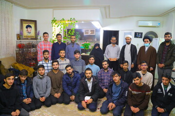 تصاویر/ حضور طلاب مدرسه علمیه پیامبر اعظم قم در منزل شهید دخانچی
