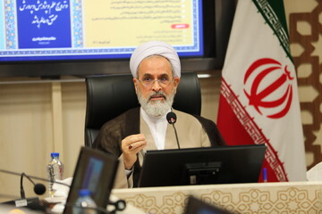 باید همه معاونت‌های حوزه، پژوهش محور باشند/ لزوم حفظ سنت‌های اصیل حوزه