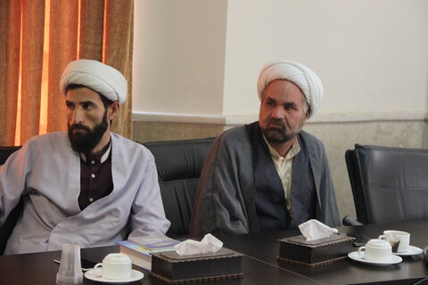 تصاویر / نشست مبلغین طرح هجرت حوزه علمیه با مدیر حوزه علمیه استان قزوین
