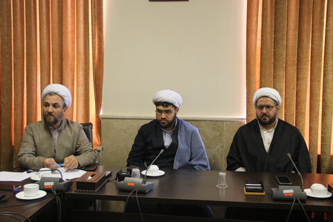 تصاویر / نشست مبلغین طرح هجرت حوزه علمیه با مدیر حوزه علمیه استان قزوین