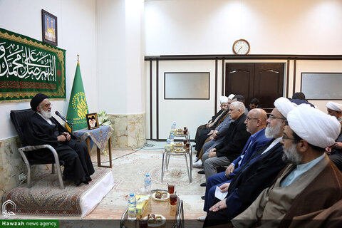 بالصور/ أعضاء أمانة مؤتمر أمناء الرسل الدولي يلتقون متولي العتبة المعصومية المقدسة بمدينة قم