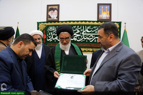 بالصور/ أعضاء أمانة مؤتمر أمناء الرسل الدولي يلتقون متولي العتبة المعصومية المقدسة بمدينة قم