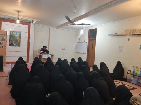 نشست بصیرتی باموضوع اغتشاشات اخیر در مدرسه علمیه حضرت زینب (س) شهرستان ایذه