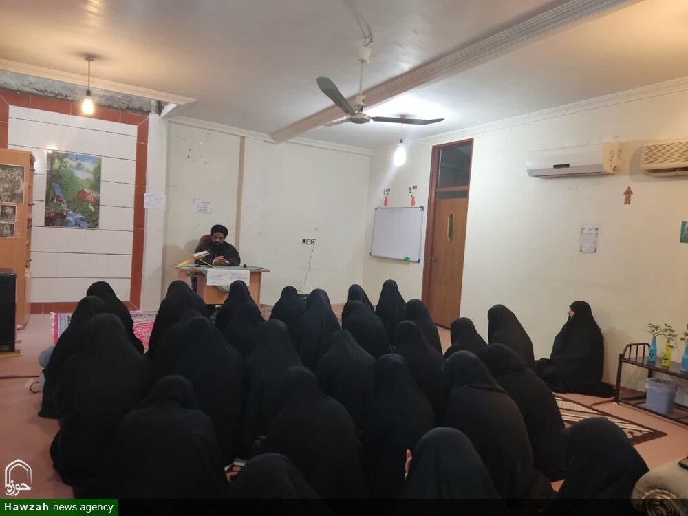 نشست بصیرتی باموضوع اغتشاشات اخیر در مدرسه علمیه حضرت زینب (س) شهرستان ایذه