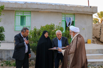 تصاویر/ دیدار نماینده ولی فقیه در هرمزگان با خانواده اولین شهید مدافع حرم استان «شهید عبدالحمید سالاری»