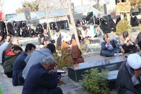 تصاویر/ غبارروبی گلزار شهدای قروه با حضور امام جمعه این شهرستان