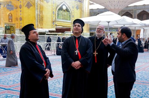رجال دين مسيحيون من سوريا ولبنان  يتشرفون بزيارة مرقد أمير المؤمنين (عليه السلام)