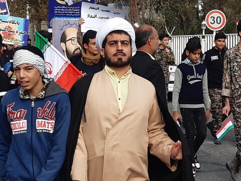 تصاویر: رژه یگان‌های بسیج آران وبیدگل به مناسبت هفته بسیج