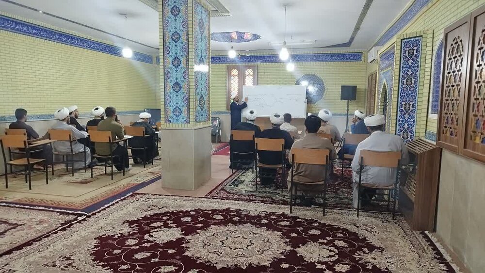 برگزاری دوره تخصصی کلام اسلامی در مدرسه علمیه مهدیه شهرستان امیدیه + عکس 