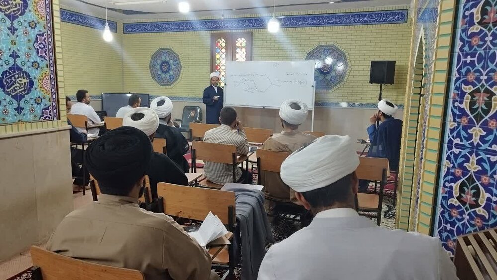 برگزاری دوره تخصصی کلام اسلامی در مدرسه علمیه مهدیه شهرستان امیدیه + عکس