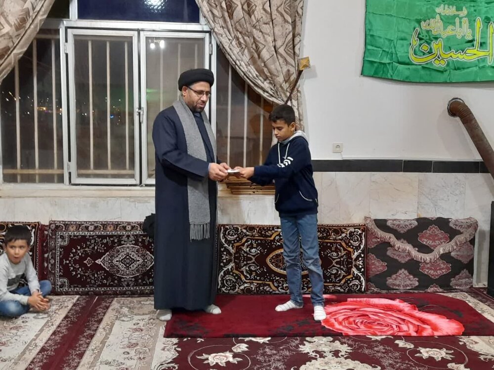 امام محله و بسیج دست در دست هم برای آبادانی محله + عکس