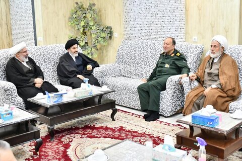 بالصور/ أعضاء مجلس علماء مدينة أرومية يلتقون بقائد فيلق شهداء محافظة أذربيجان الغربية في إيران