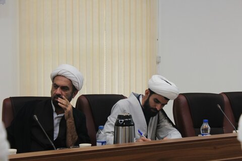 تصاویر/جلسه جهاد تبیین طلاب کردستانی با حضور مسئولین حوزوی این استان