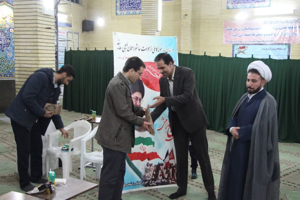 بسیجیان نمونه پایگاه شهید وطن پور هوانیروز تجلیل شدند