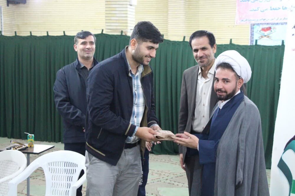 بسیجیان نمونه پایگاه شهید وطن پور هوانیروز تجلیل شدند