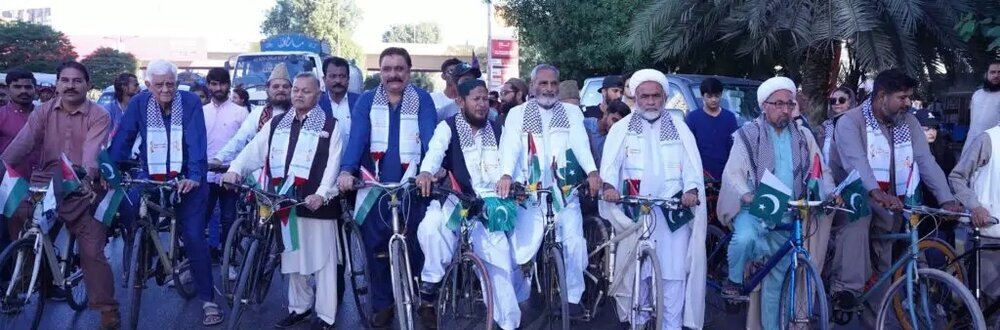 फ़िलिस्तीनियों के साथ एकजुटता व्यक्त करने के लिए कराची में साइकिल रैली का आयोजन