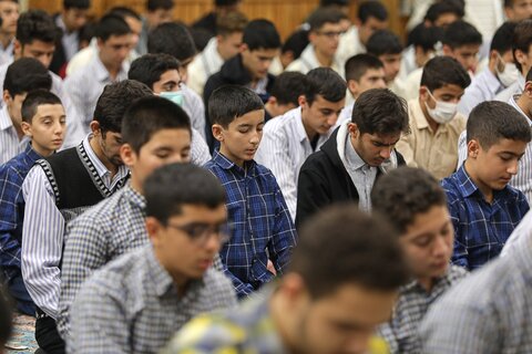 تصاویر / دیدار صمیمانه نماینده ولی فقیه در استان قزوین با دانش آموزان مدارس پسرانه