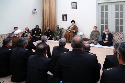 ایران کے بحریہ فوج کے کمانڈروں اور عہدیداروں کی رہبر انقلاب اسلامی سے ملاقات