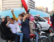 ماجرای عکس شادی خانواده ۵ نفره سوار بر موتورسیکلت | عشق ایران ضد انقلاب را سوزاند