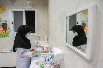 خدمت افتخاری بیش از ۲۰۰ پرستار و بهیار در حرم کریمه اهل‌بیت(س)