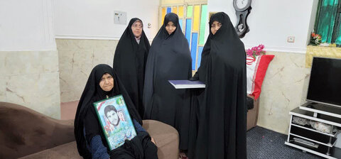 دیدار کادر مدرسه علمیه خواهران کنگان با خانواده شهید محمد عاشوری
