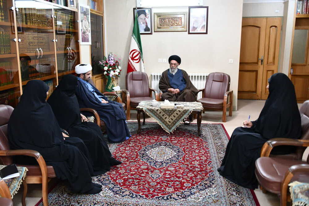 زن، ریشه تربیت خانواده است | هیچ جایگزینی در جامعه برای نقش مادری نیست