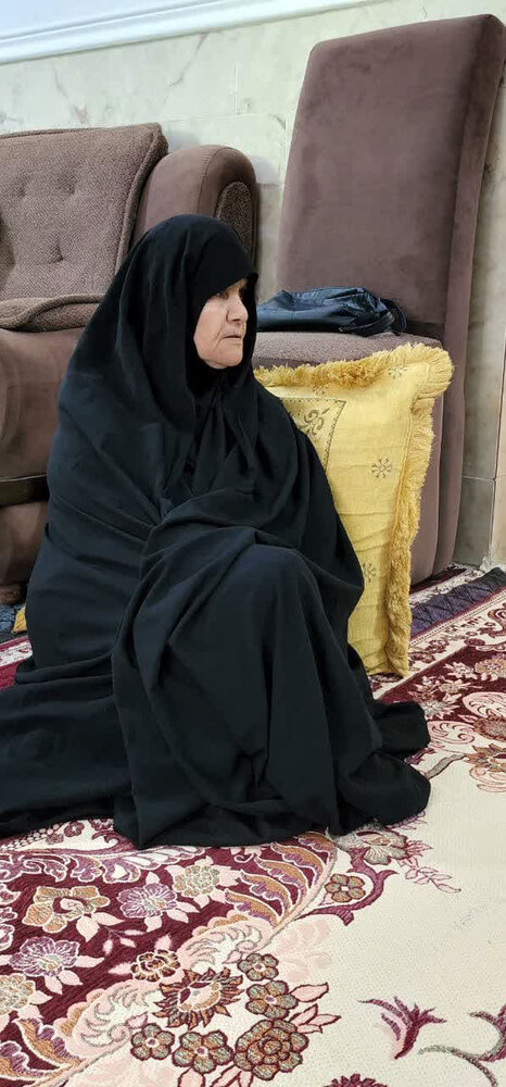 بانوان طلبه کنگان به دیدار خانواده شهید محمد عاشوری رفتند