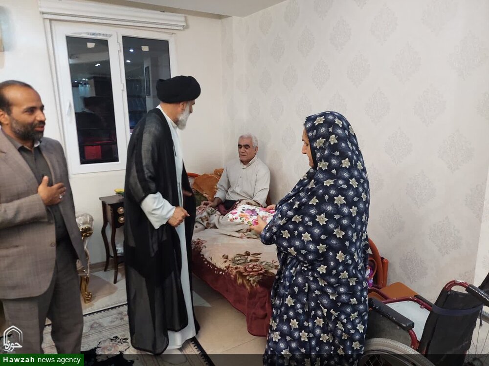 دیدار امام جمعه اهواز با دو خانواده جانباز دفاع مقدس