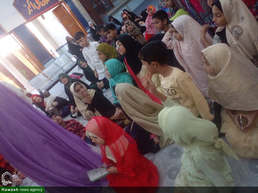 کراچی؛ "زن، زندگی، حجاب" کے عنوان سے پروگرام میں ننھے بچوں نے ڈرائنگ اور بچیوں نے تقریری مقابلے میں حصہ لیا