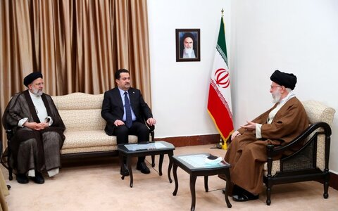 الإمام الخامنئي في لقاء مع رئيس الوزراء العراقي