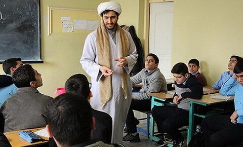 حضور روحانیون در مدارس
