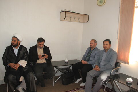 تصاویر / نشست مدیر حوزه علمیه استان قزوین ،با اساتید ،طلاب وکادر مدرسه علمیه امیرالمومنین (ع) شهرستان آوج