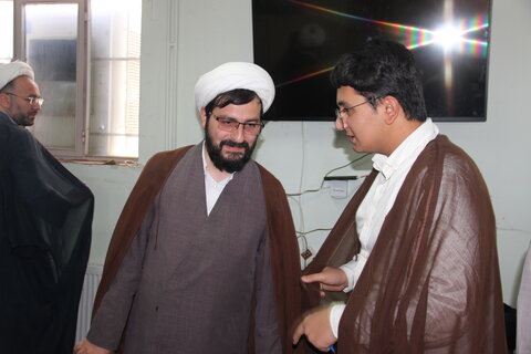 تصاویر / نشست مدیر حوزه علمیه استان قزوین ،با اساتید ،طلاب وکادر مدرسه علمیه امیرالمومنین (ع) شهرستان آوج